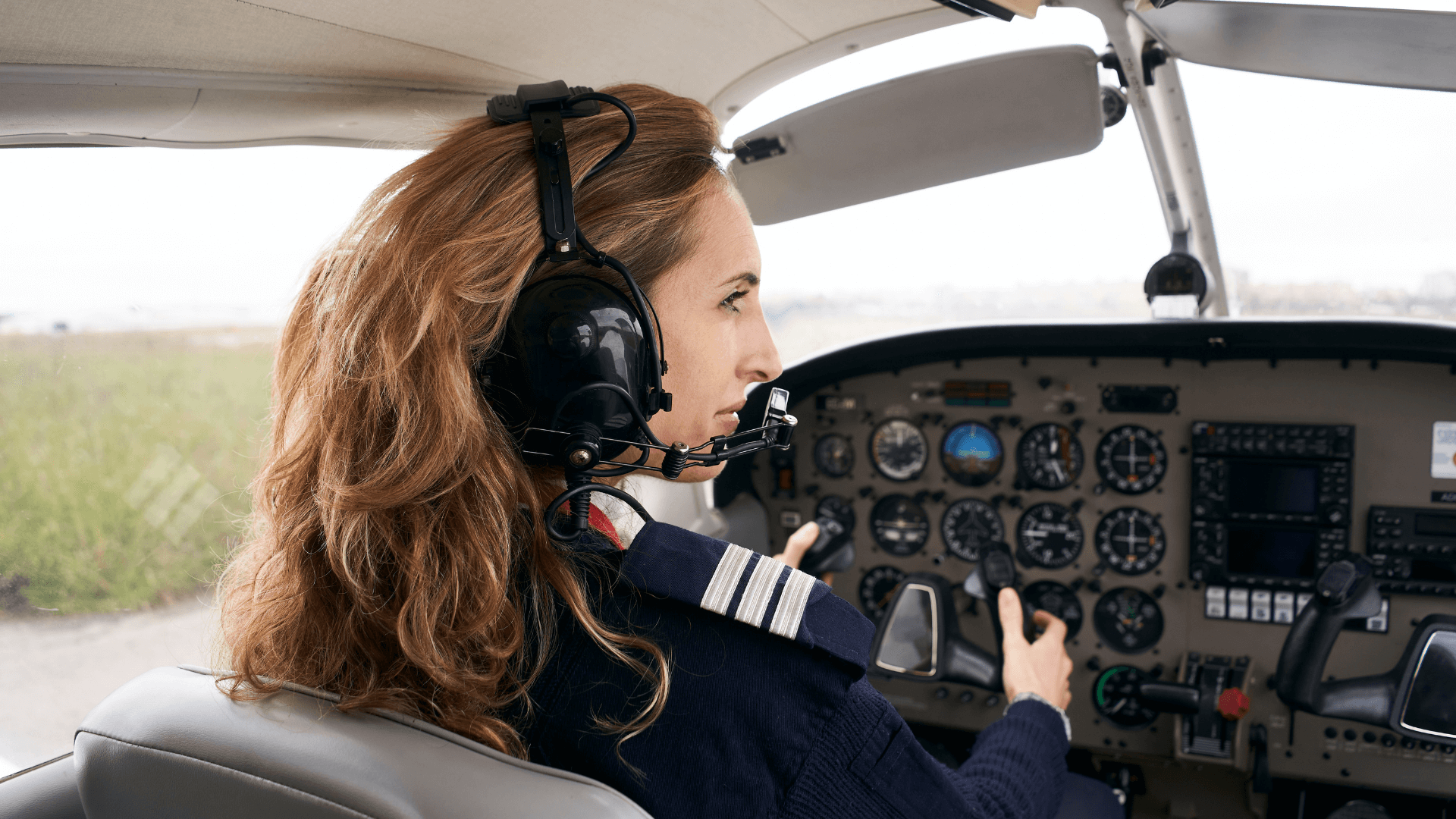 How Do I Become a Commercial Pilot?